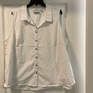 Gently Used Joan Rivers White collared Sleeveless top 2X